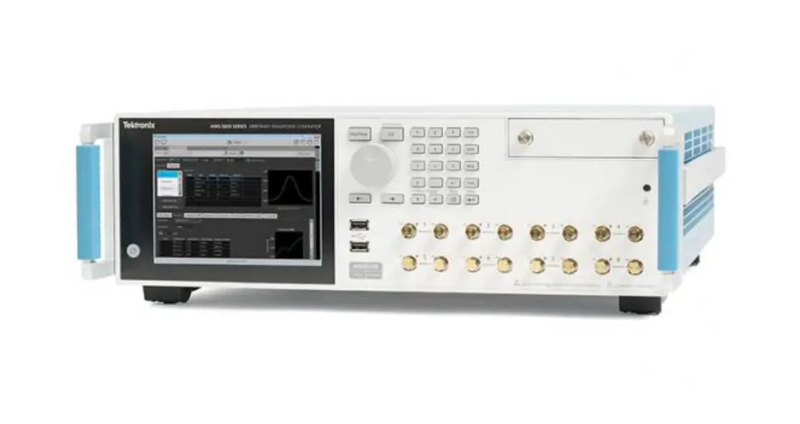 Tektronix AWG5204 Arbitrary Waveform Generator